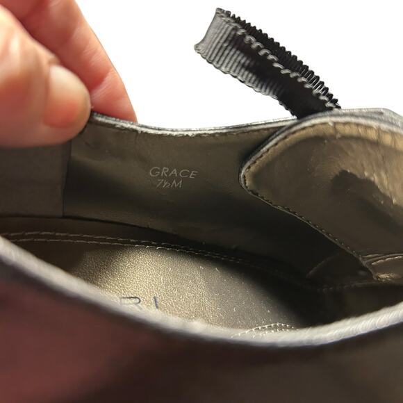 Tahari Grace Shoes Healed Leather Black Pointed Toe Victorian Lace Up SZ 7.5 - Picture 9 of 9